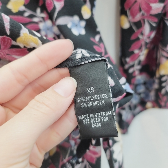 BCX Black & Floral Print Tie Front Blouse Top Women's Size XS - Picture 3 of 8